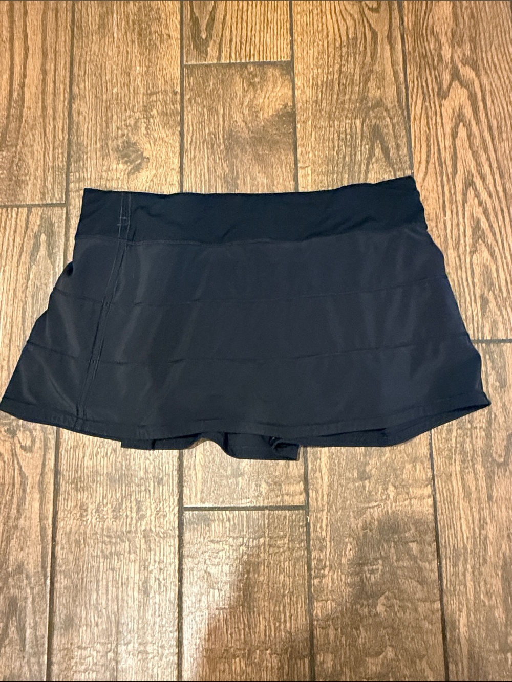 Lululemon pace, rival skirt size 12, black. VGUC.